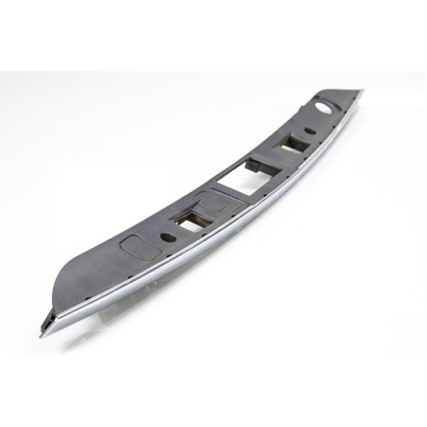 Moldura Luz Placa Mercedes Benz C200 2012 W204 A2047400793