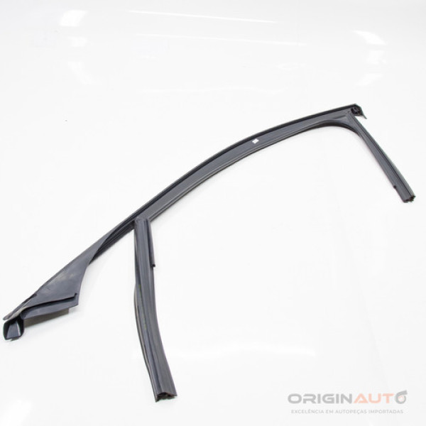 Canaleta Dianteira Direita Mercedes C43 Amg 2018 A2057254600