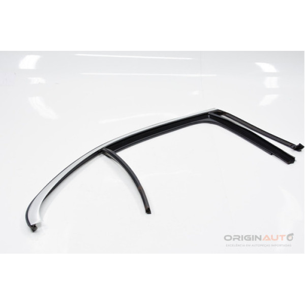 Canaleta Externa Porta Traseira Direita Mercedes C200 W205 2