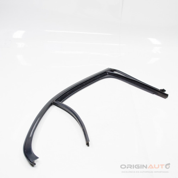 Canaleta Traseira Direita Mercedes C43 Amg 2018 A2057355400