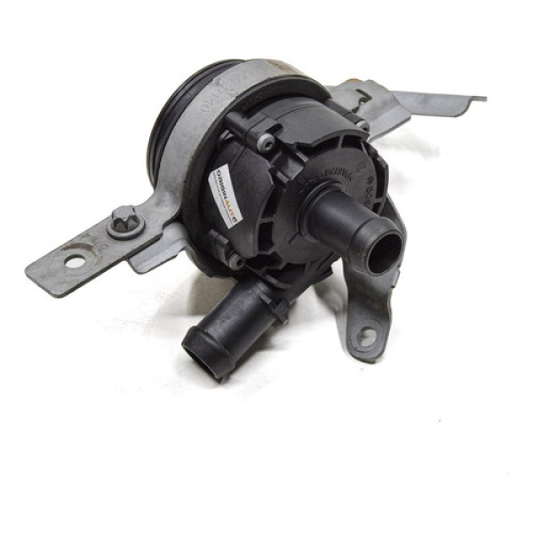 Bomba De Água Auxiliar Mercedes A200 2015 A0005000686