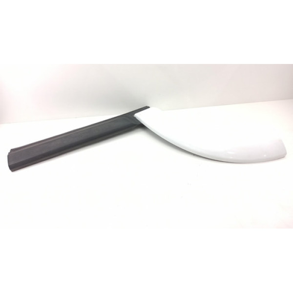 Moldura Porta Traseira Direita Discovery 3 E 4 Detalhe