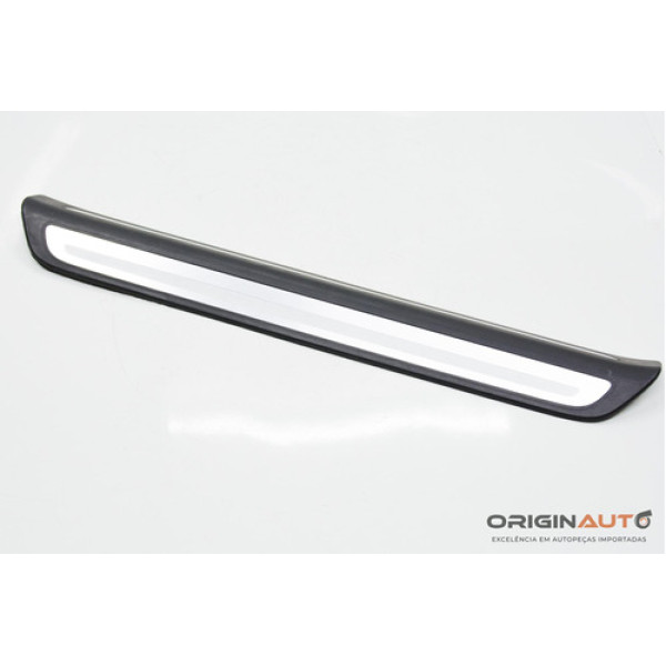 Acabamento Soleira Dianteira Direita Audi Q3 2.0 Quattro Tfs