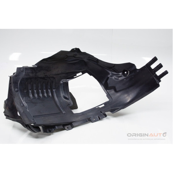 Capa Parabarro Dianteira Direita Mercedes C200 2019