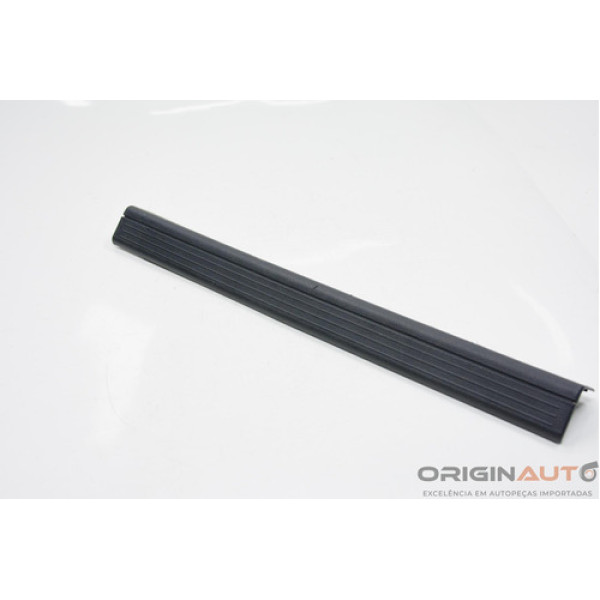 Acabamento Soleira Dianteira Direita Mercedes-benz C200 Cgi 