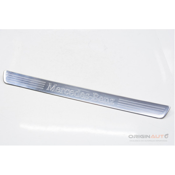 Friso Soleira Dianteira Mercedes C200 2019 A2056802210